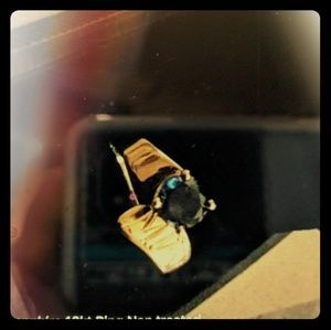 18kt Blue Non Treated Sapphire Ring Mom